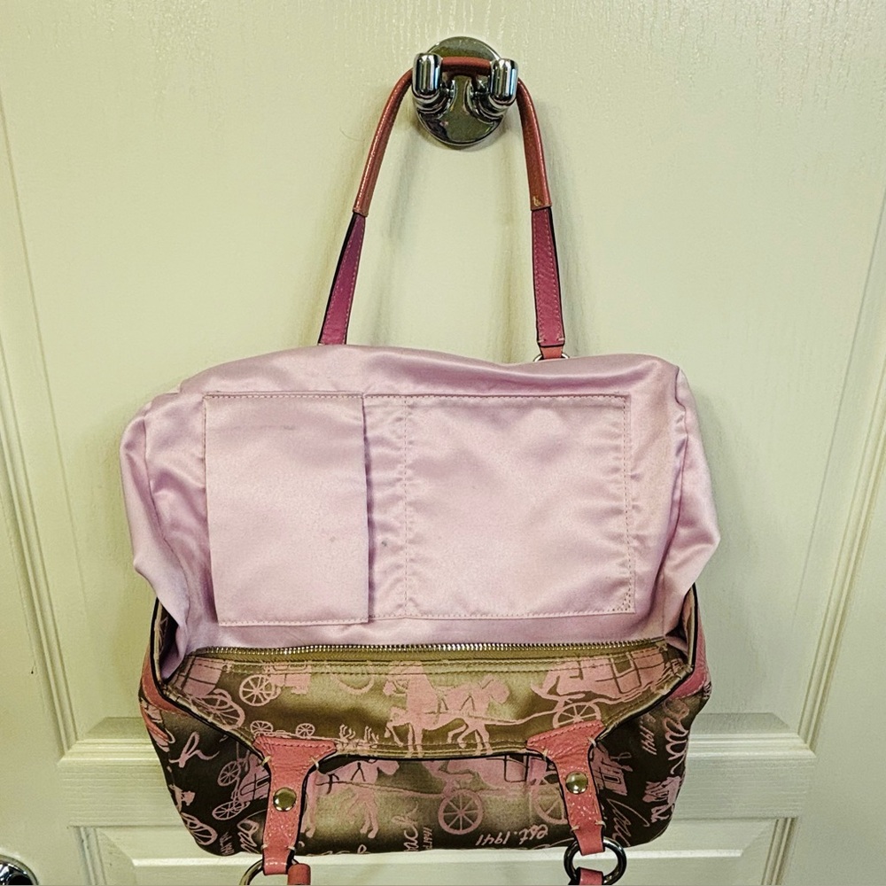 Coach signature Gallery East West Horse & Carriage  in pink F15144 - Picture 11 of 16